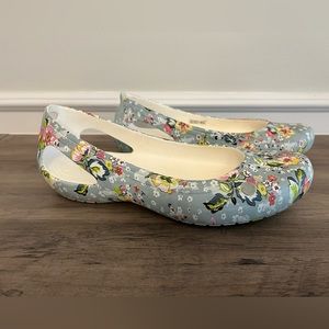 Vera Bradley X Crocs Kadee flat White/Floral Size 10